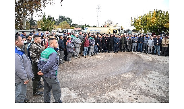 Kemer Belediye Başkanı Necati Topaloğlu belediye personeliyle bir araya gelerek