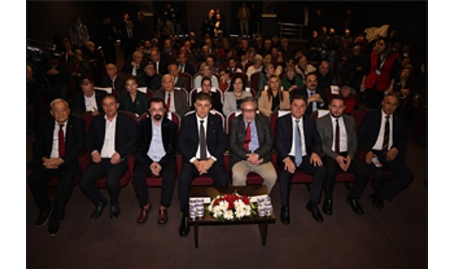 Zonguldak’ta düzenlenen “Yerel Yönetimler, Sağlık ve Medya” panelinde konuşan İzmir