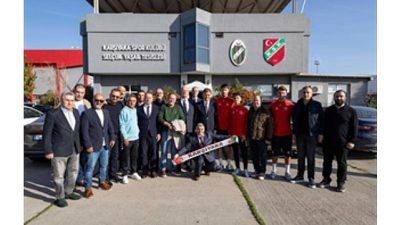 İzmir Büyükşehir Belediye Başkanı Dr. Cemil Tugay kentin köklü iki