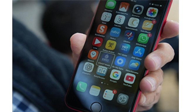 İzmir Büyükşehir Belediyesi, görme engelli yolcuların güvenle kullandığı ödüllü “Duraktayım”