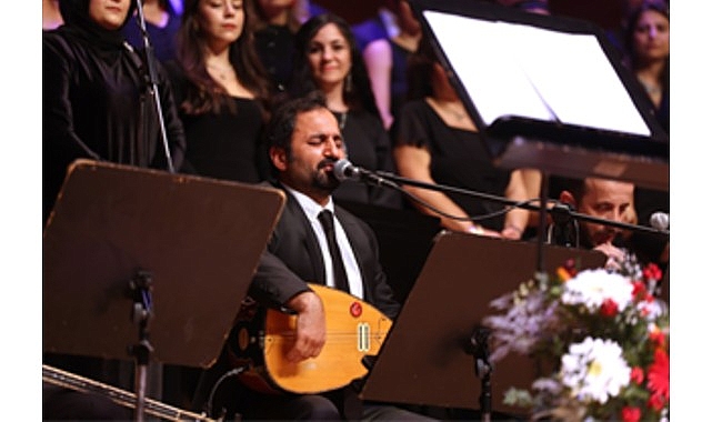 Türk Halk Müziği’nin efsane ismi 84 yaşındaki Bedia Akartürk, İzmir