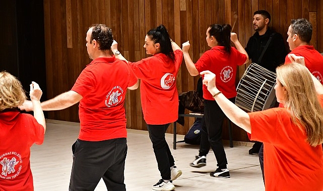 Lüleburgaz Belediyesi’nin, tamamı belediye personelinden oluşan Halk Dansları Topluluğu çalışmalarını