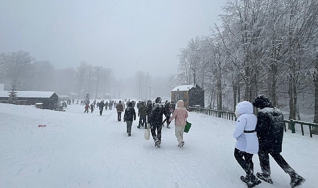 Türkiye’nin en güzel destinasyonlarından biri olan Kuzuyayla, kış mevsiminde bembeyaz