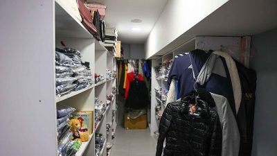 Buca Belediyesi’nin hayata geçirdiği Paylaştıkça Güzel projesi, dayanışma kültürünü güçlendiren