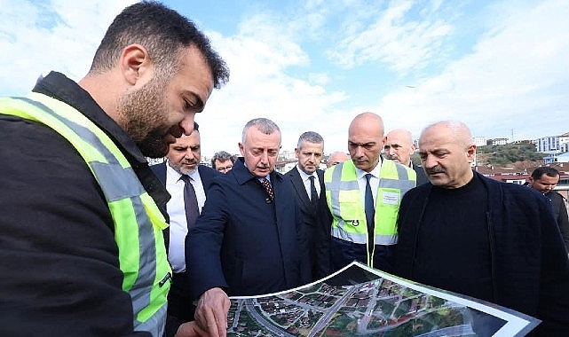 Kocaeli Büyükşehir Belediye Başkanı Tahir Büyükakın, bölgedeki trafik yükünü azaltıp