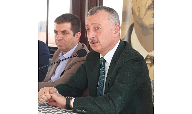 Kocaeli Büyükşehir Belediye Başkanı Tahir Büyükakın, Memur-Sen üyeleri tarafından ağırlandı.