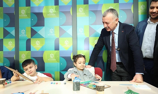 Kocaeli Büyükşehir Belediye Başkanı Tahir Büyükakın, Dilovası Kütüphanesi’ni inceledi. Kütüphaneleri