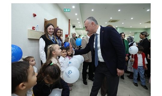 Kocaeli Büyükşehir Belediye Başkanı Tahir Büyükakın, “İlham Veren Kadınlar Buluşması”nda