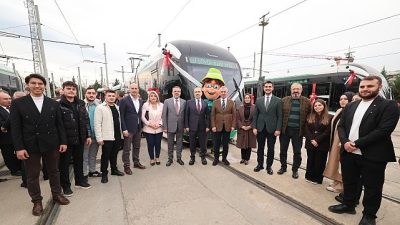 Kocaeli Büyükşehir Belediyesi, raylı ulaşımı yaygınlaştırmak amacıyla 10 yeni tramvayı