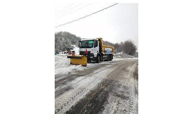Kocaeli Büyükşehir Belediyesi, kış şartlarının etkisini göstermeye başladığı yüksek kesimlerde