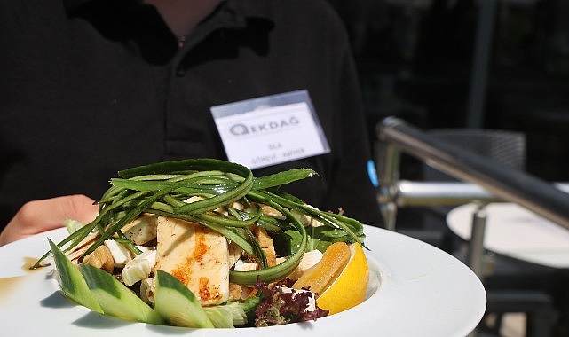 Antalya Büyükşehir Belediyesi halk sağlığına öncelik veren uygulamalarına devam ediyor.