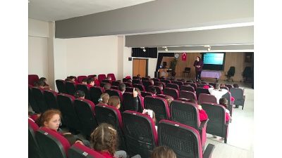 Kocaeli Büyükşehir Belediyesi tarafından yürütülen engellilik farkındalığı eğitimleri, ilkokul ve