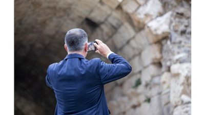 Kent tarihini görünür kılmak ve dünyaya tanıtmak için çalışmalarını sürdüren