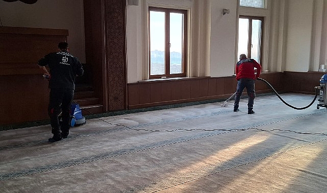 Kocaeli Büyükşehir Belediyesi ekipleri, Çayırova ilçesinde bulunan ve cuma günü