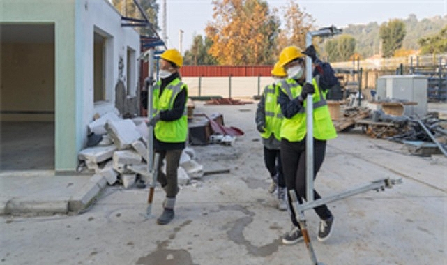 İzmir Büyükşehir Belediye Başkanı Dr. Cemil Tugay’ın liyakat, sosyal adalet,