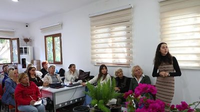 Antalya Büyükşehir Belediyesi’ne bağlı Aktif Yaşlı Merkezi’nde yaş almış bireylere