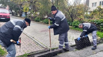 Sağanak yağışlara karşı sahada görev başında olan Canik Belediyesi, ilçe