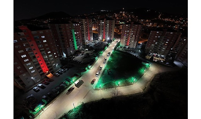 Canik Belediye Başkanı İbrahim Sandıkçı, aydınlatma çalışmalarıyla ilçenin sokaklarını aydınlık