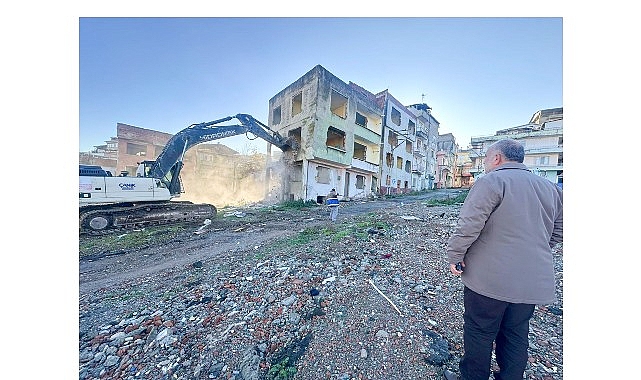 Canik Belediye Başkanı İbrahim Sandıkçı, kentsel dönüşüm çalışmalarını aralıksız bir