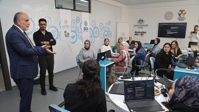 Canik Belediyesi'nin gerçekleştirdiği 'Girişimci Kadınlar İçin Yapay Zekâ ve Girişimcilik'