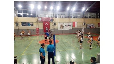 Çiğli Belediyesi Spor Kulübü’nün altyapı voleybol takımları liglerde rüzgar gibi