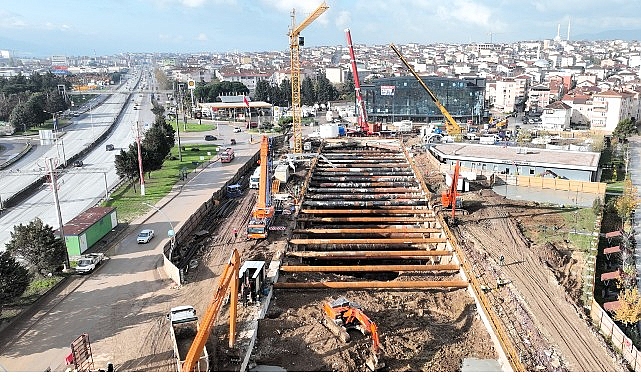 Kocaeli’nin ulaşım geleceğini şekillendirecek Körfezray Metro Projesi’nde kazı çalışmaları yapan