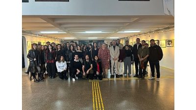 Ege Üniversitesi (EÜ) Resim Topluluğu tarafından dönem boyunca hazırlanan karakalem