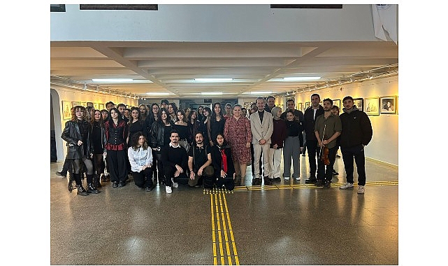 Ege Üniversitesi (EÜ) Resim Topluluğu tarafından dönem boyunca hazırlanan karakalem