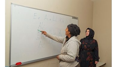 İzmir Büyükşehir Belediyesi’nin Bayındır Çırpı’daki Dayanışma Merkezi, gıdadan eğitime uzanan