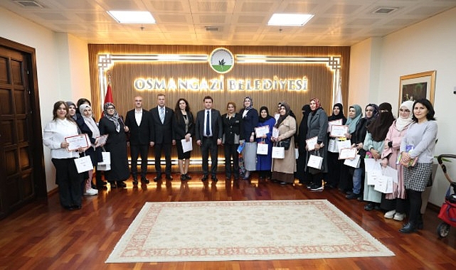 Kimi 30 yaşında kimi 70 yaşında. Kimi, kitap yazmak, kimi