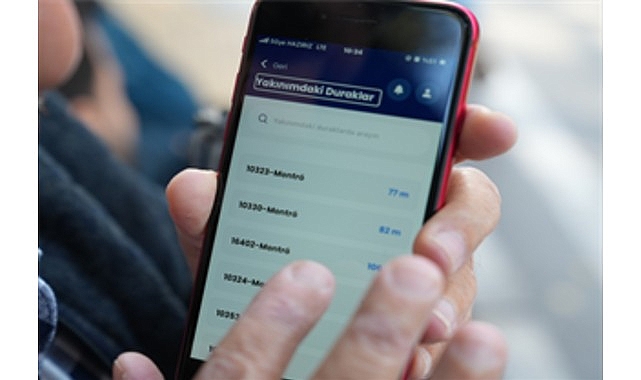 İzmir Büyükşehir Belediyesi, görme engelli yolcuların güvenle kullandığı ödüllü “Duraktayım”