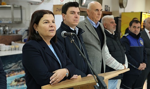 Foça Belediyesi, yeni yıl öncesinde belediye personeliyle düzenlenen buluşmada bir