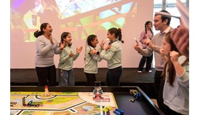 İzQ Girişimcilik ve İnovasyon Merkezi’nde düzenlenen “STEAM Club – Kız