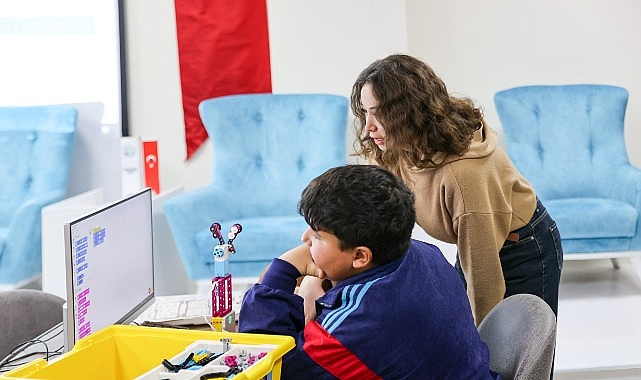 Buca Belediyesi’nin çocuklar ve gençleri dijital çağa hazırlamak amacıyla başlattığı