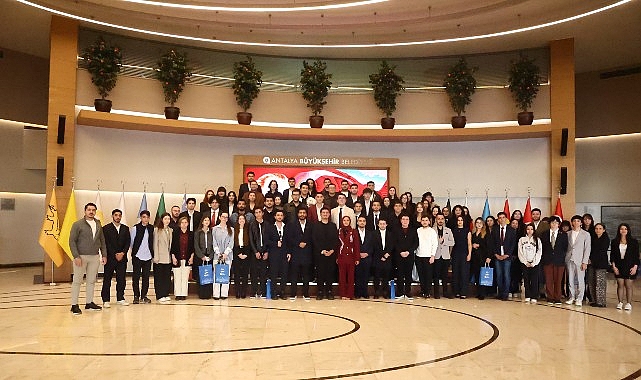 Antalya Büyükşehir Belediyesi Gençlik Meclisi, yeni dönemin ilk toplantısını gerçekleştirdi.