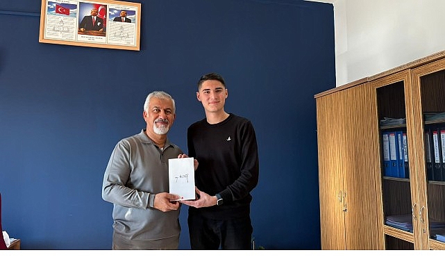 Kemer Belediyesi Gençlik Meclisi Başkanı Mehmet Yalın Erdal, Ünal Aysal