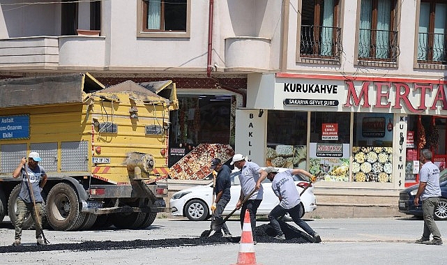 Geyve Belediyesi, 2025 yılı boyunca ilçe genelinde gerçekleştirdiği yol bakım,