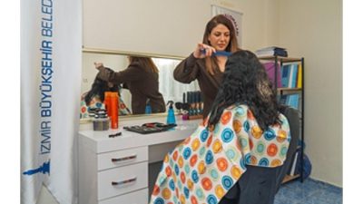 İzmir Büyükşehir Belediyesi, ücretsiz Güçlenme Durağı Mobil Kuaförlük Hizmetini, Bayraklı