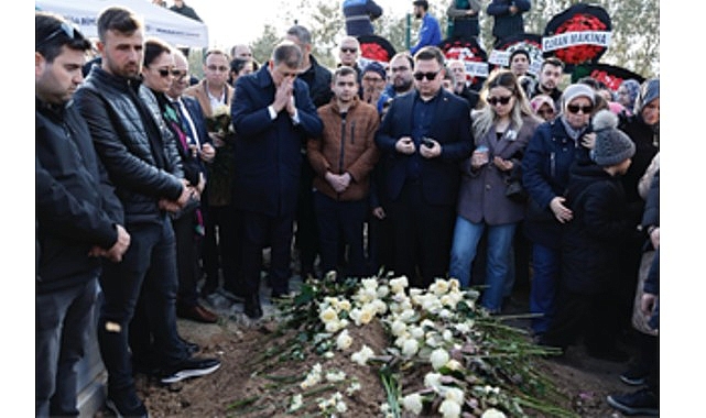 Şehzadeler Belediye Başkanı Gülşah Durbay, Manisa Cumhuriyet Meydanı’nda kılınan cenaze