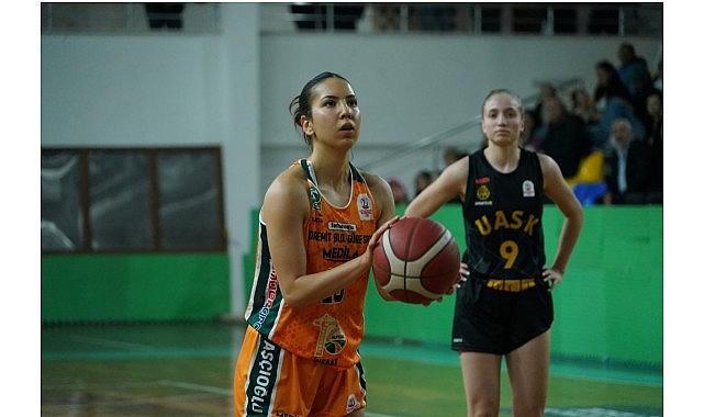 Kadınlar Bölgesel Basketbol Ligi (KBBL) A Grubu’nda mücadele eden Ferhatoğlu