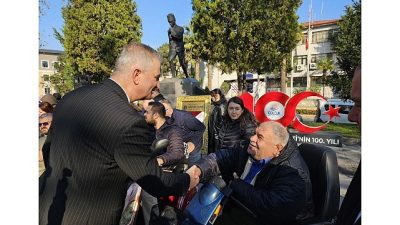 Gölcük’te 3 Aralık Dünya Engelliler Günü kapsamında düzenlenen törende engelli