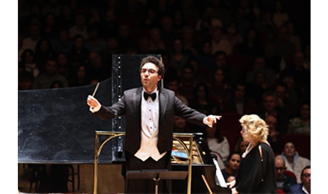 İzmir Devlet Senfoni Orkestrası (İZDSO) Ahmed Adnan Saygun Sanat Merkezi'nde