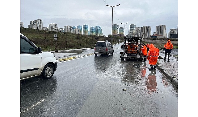 İstanbul etkili olan yağışlı ve soğuk hava, gece yarısından itibaren