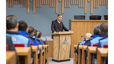 İzmir Büyükşehir Belediyesi’nin personelinin yeni yılını kutlamak için düzenlenen etkinlikte