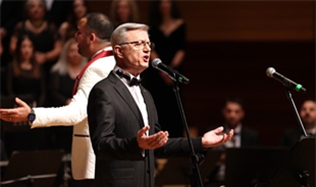 Ahmed Adnan Saygun Sanat Merkezi'nde sahne alan İzmir Büyükşehir Belediyesi