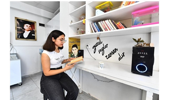 Okul öncesinden üniversiteye kadar uzanan desteklerle İzmir Büyükşehir Belediyesi, çocukların