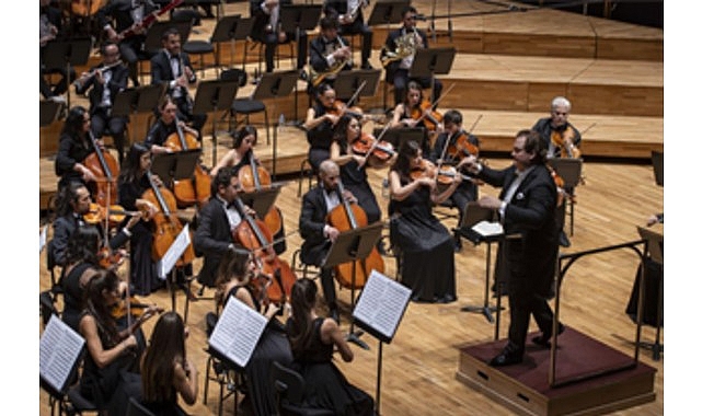 İzmir Büyükşehir Belediyesi’ne bağlı İzmir Oda Orkestrası, 2025-2026 sezonunda dopdolu bir konser