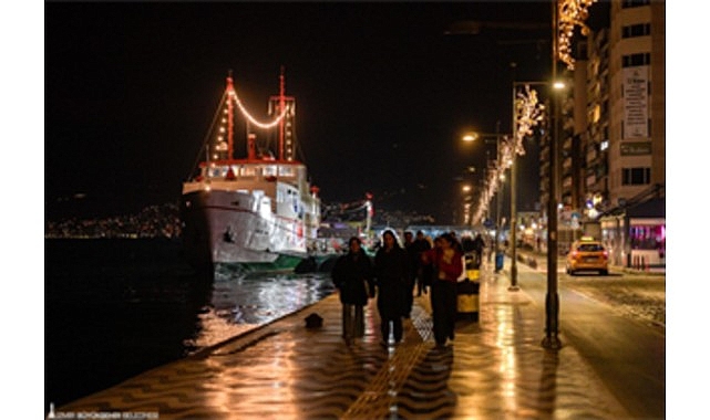 İzmir Büyükşehir Belediyesi yeni yıl gecesi için göreve hazır. İtfaiyeden
