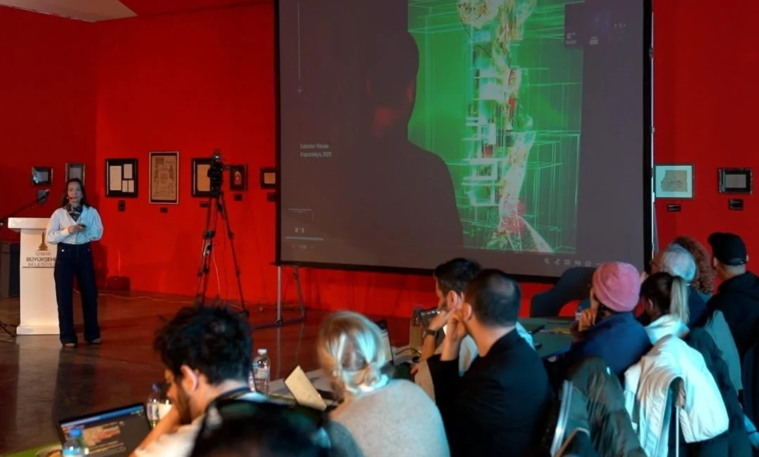 İzmir Büyükşehir Belediyesi’nin ev sahipliğinde düzenlenen “Yapay Zekâ Çağında Yeni