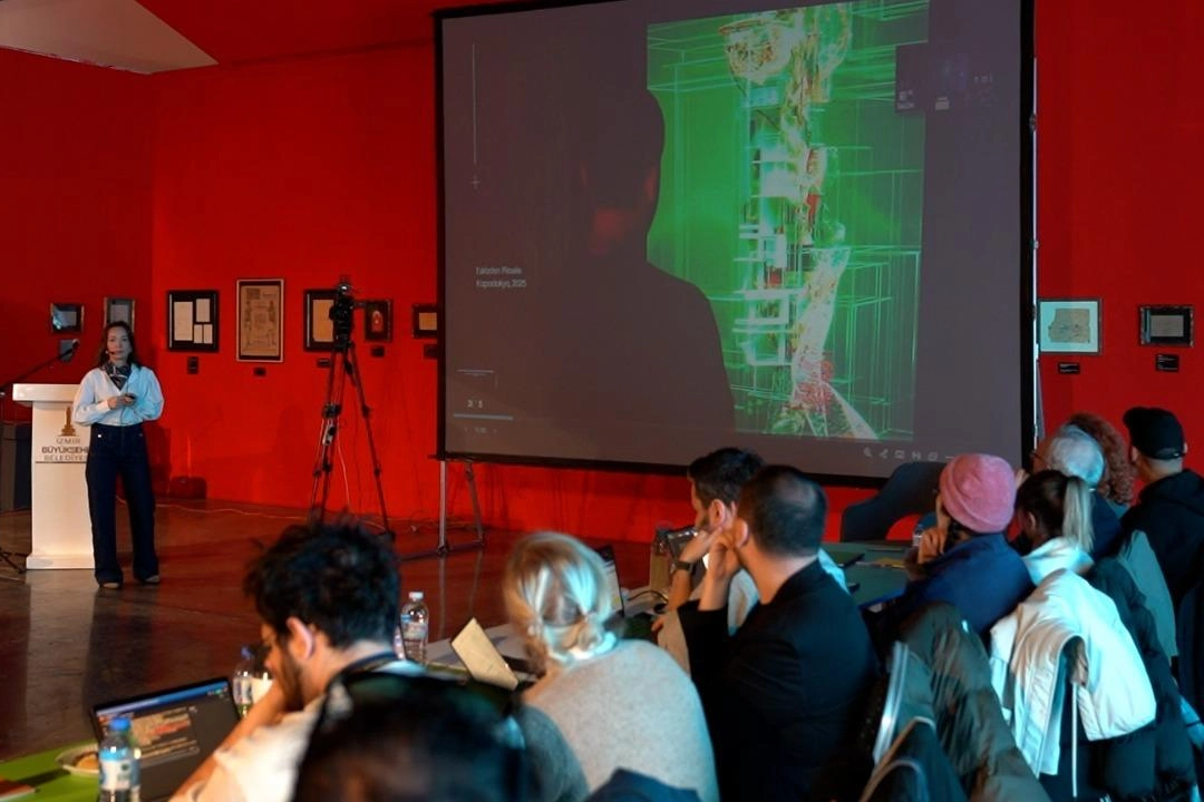 İzmir Büyükşehir Belediyesi’nin ev sahipliğinde düzenlenen “Yapay Zekâ Çağında Yeni